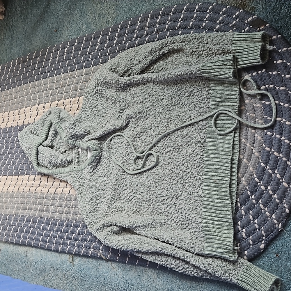 Hooded green sweater